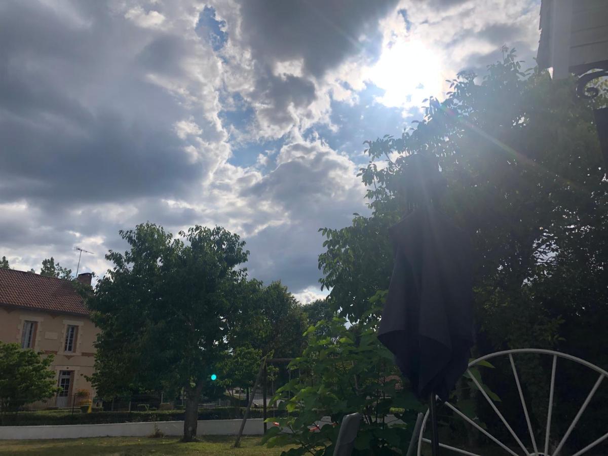 Gite Des Tournesols Oradour-Fanais Zewnętrze zdjęcie