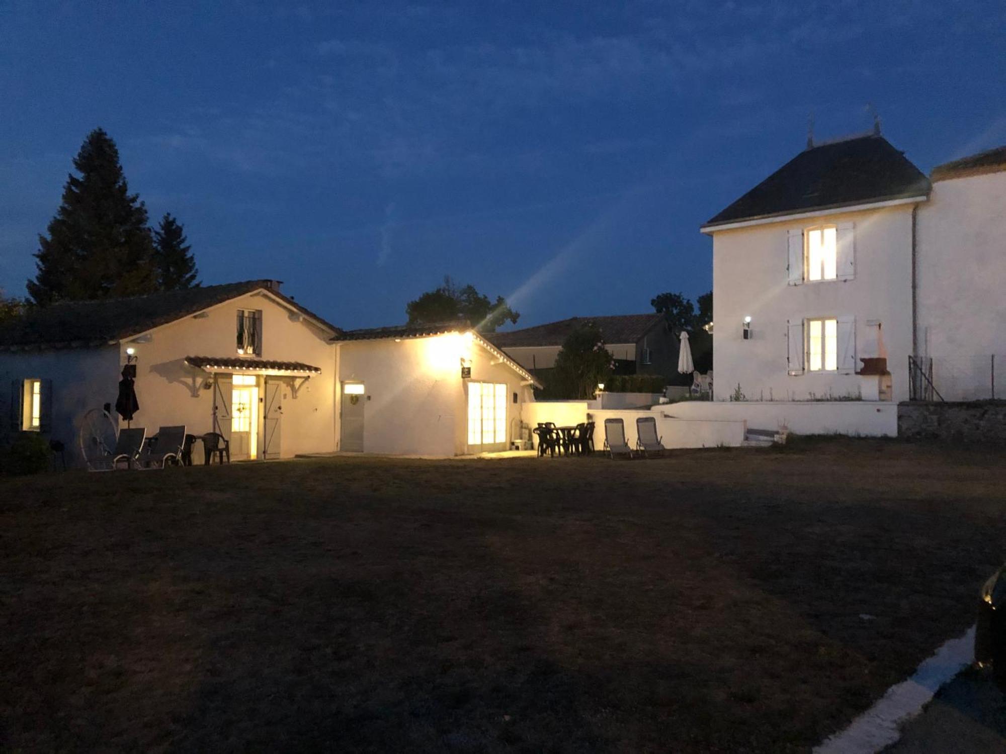 Gite Des Tournesols Oradour-Fanais Zewnętrze zdjęcie
