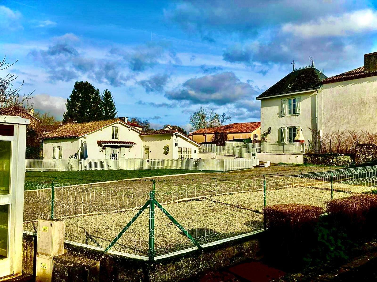 Gite Des Tournesols Oradour-Fanais Zewnętrze zdjęcie