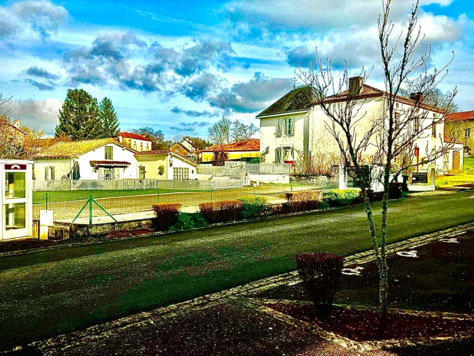 Gite Des Tournesols Oradour-Fanais Zewnętrze zdjęcie